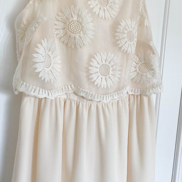 Kensie Mini Dress Womens Size Medium Mesh Overlay Cream Embroidered Lacey Flower - Picture 6 of 13